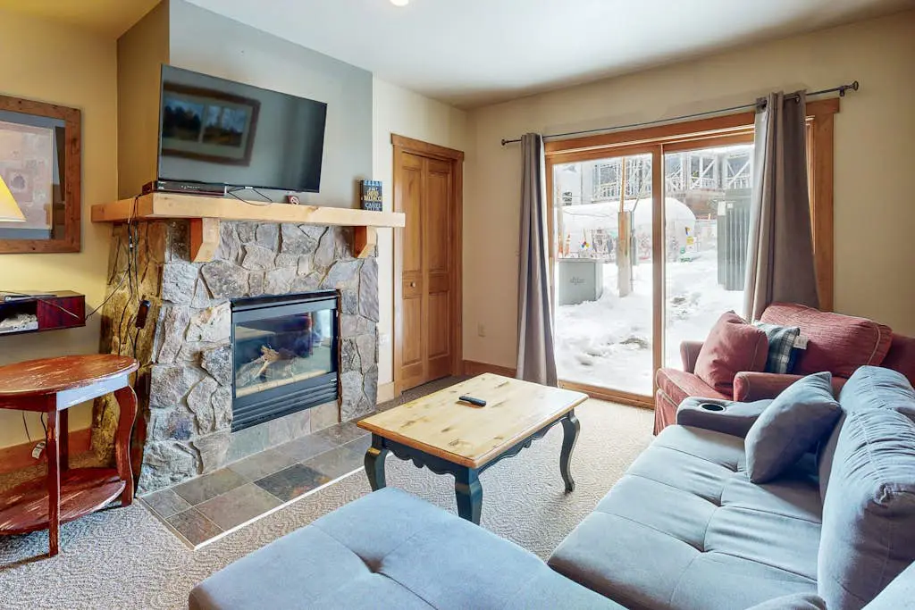 Red Hawk Lodge 2200