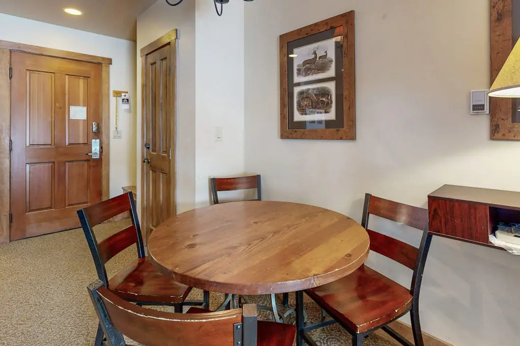 Red Hawk Lodge 2200