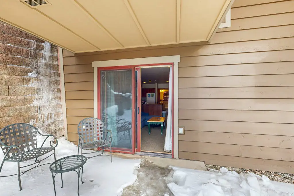 Red Hawk Lodge 2200