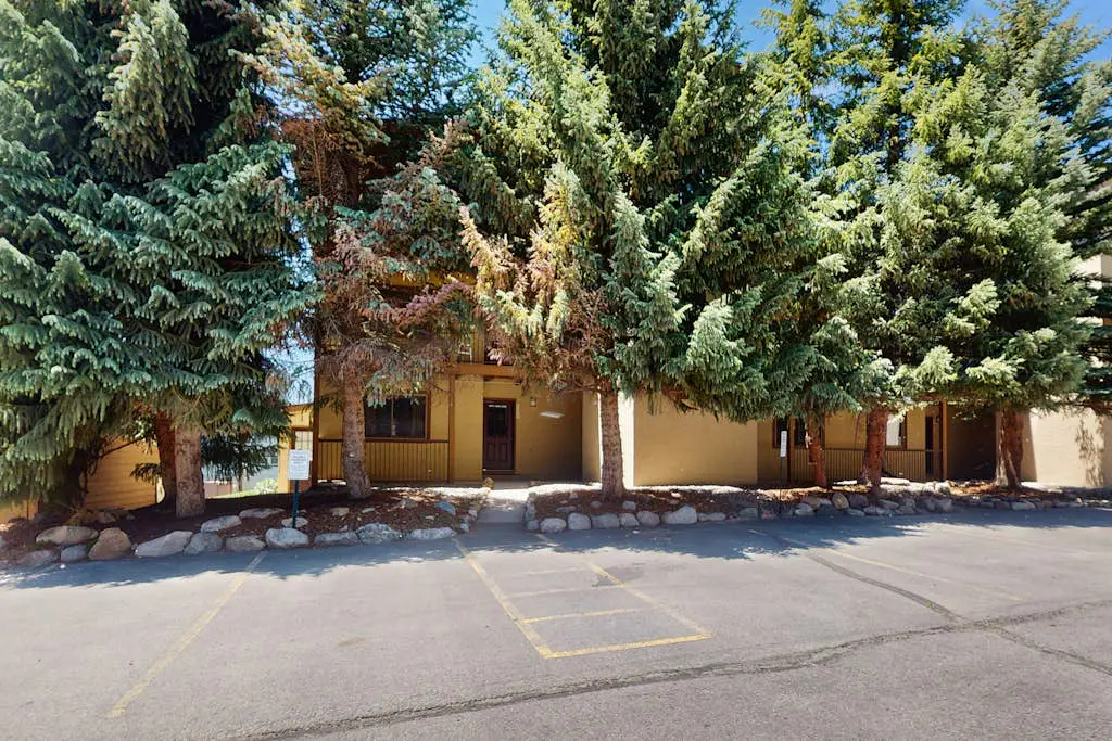 Snowdance Condominiums  A101