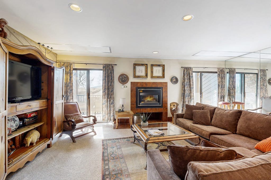 Perfect mountain condo for a summer getaway with hot tubs & grills on-site