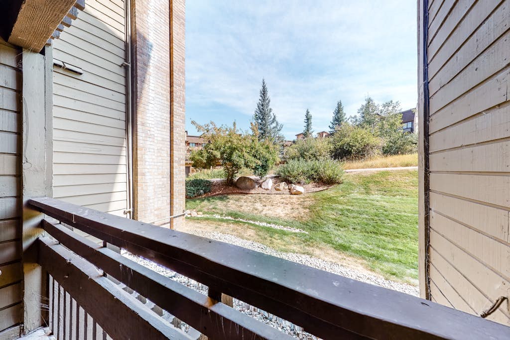 Steamboat condo with hot tub & pool - walk to lifts