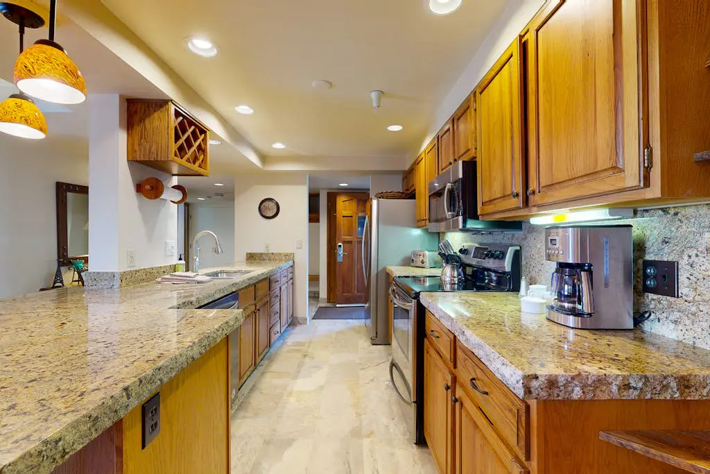 Torian Plum Plaza 702