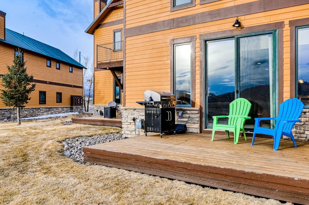 Cozy Dog-Friendly Retreat w/Gas Fireplace, W/D, Furnished Patio