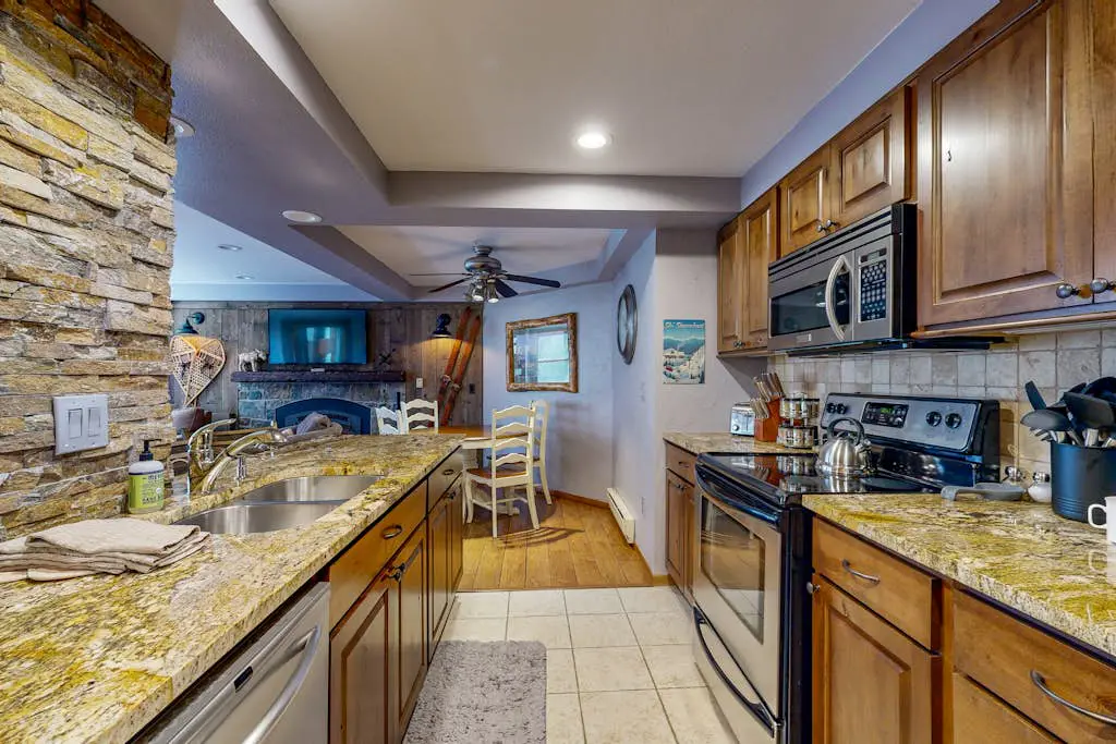 Torian Plum Plaza 207