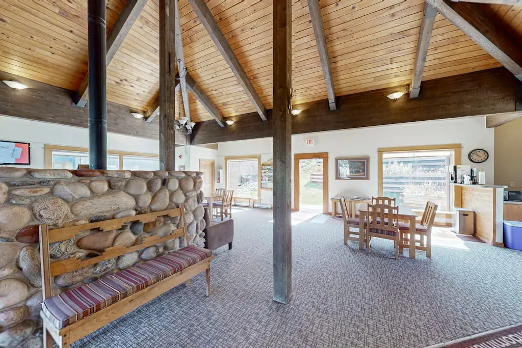 Ski Inn 226
