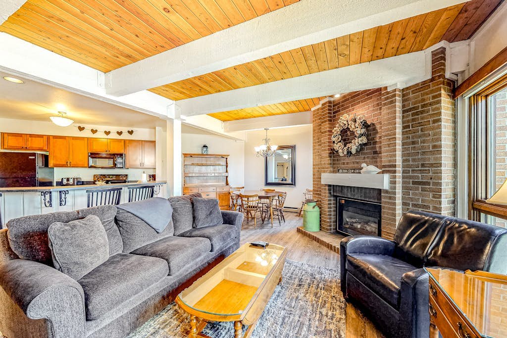 Wonderful condo next to Steamboat Ski Resort with pool & hot tubs