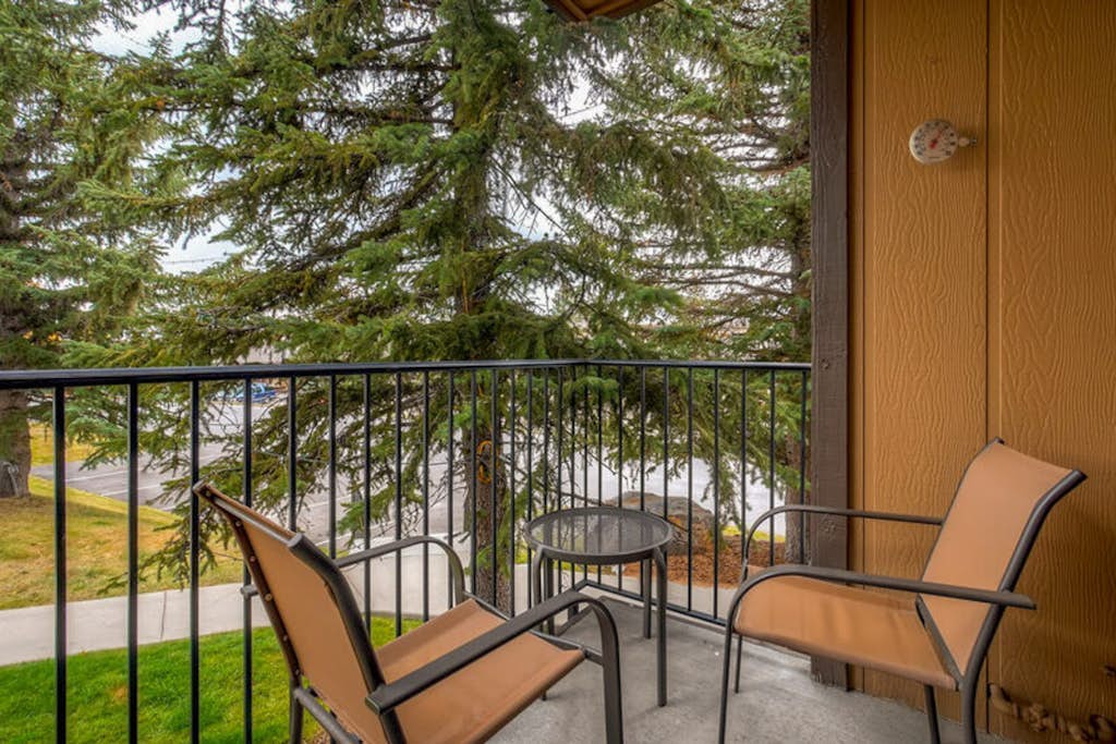 Ski-in/ski-out home w/ shared hot tub & sauna - close to lifts, events, & trails