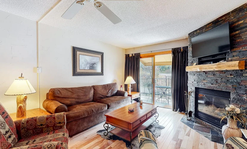Charming mountain lodging bordering ski area w/ easy access to mountain trails