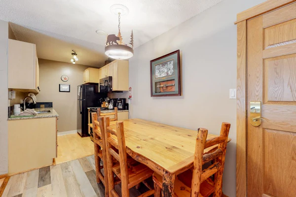 Charming mountain lodging bordering ski area w/ easy access to mountain trails