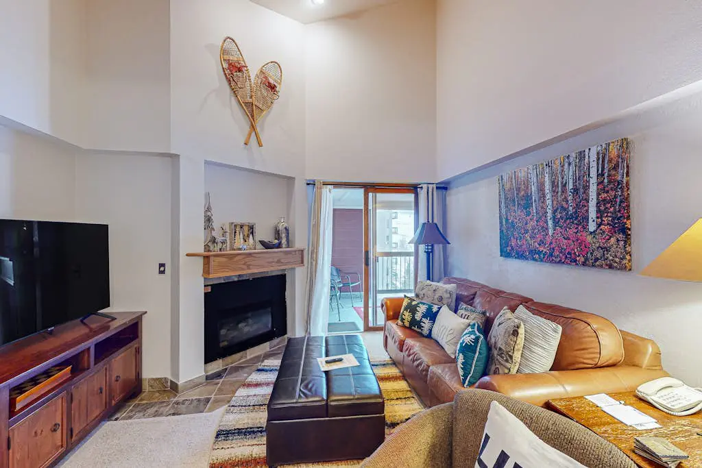 Torian Plum Plaza 606