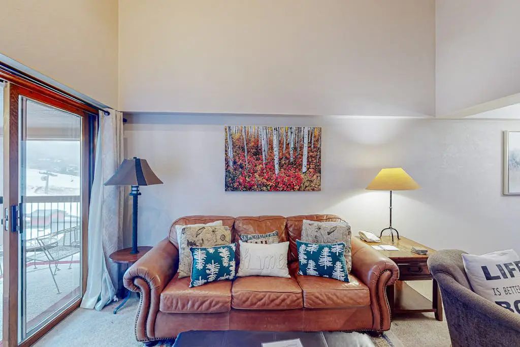 Torian Plum Plaza 606