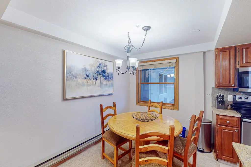 Torian Plum Plaza 606
