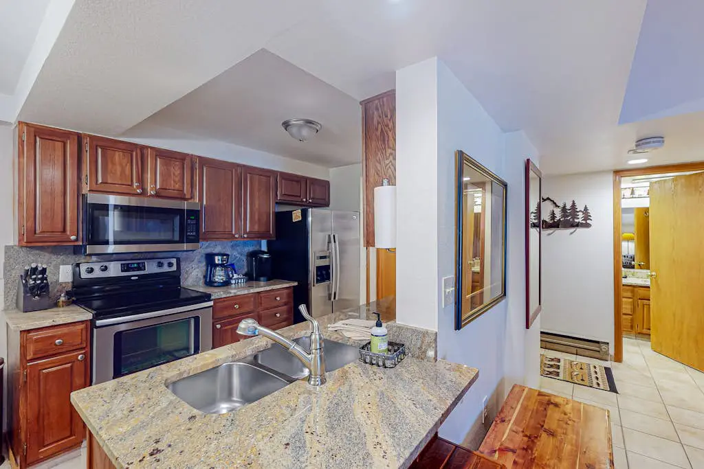 Torian Plum Plaza 606