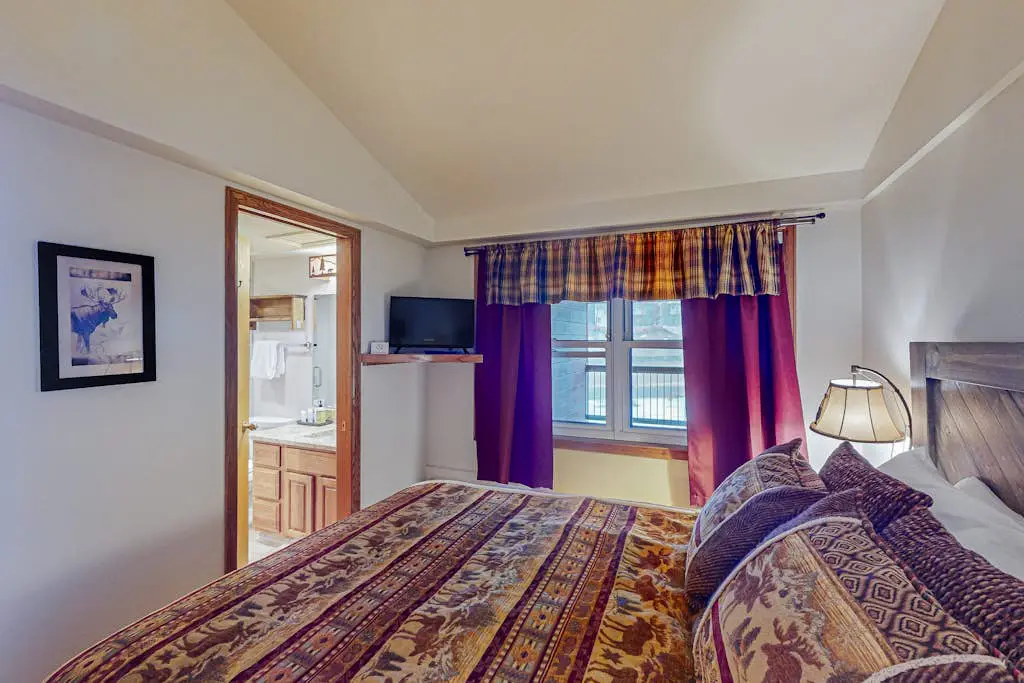 Torian Plum Plaza 606
