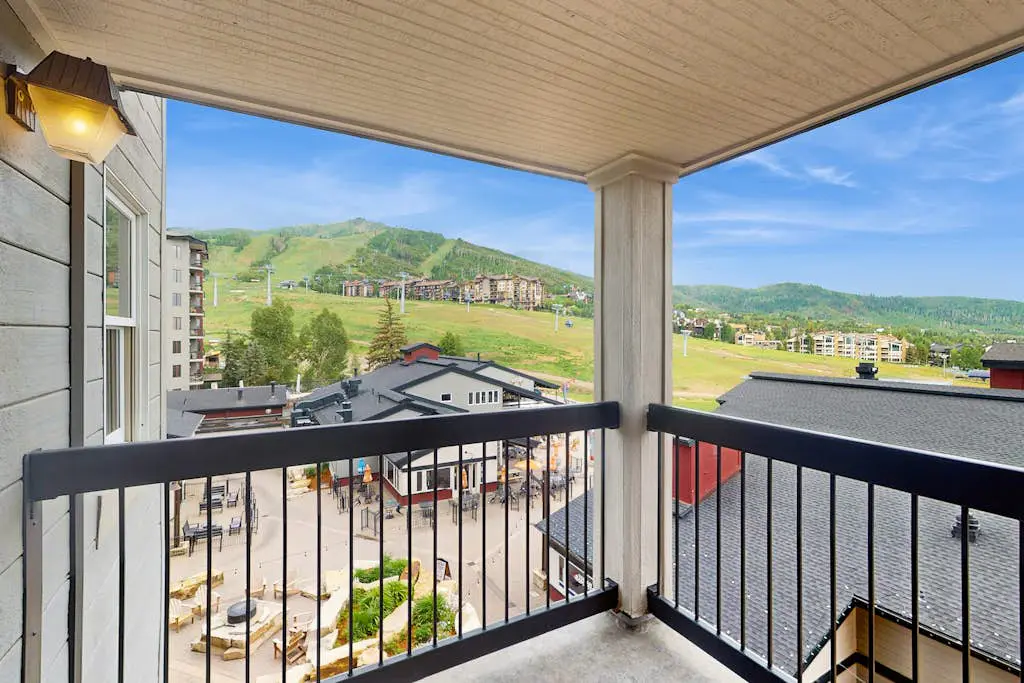 Torian Plum Plaza 403