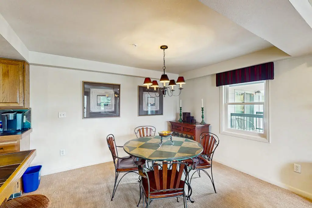 Torian Plum Plaza 403