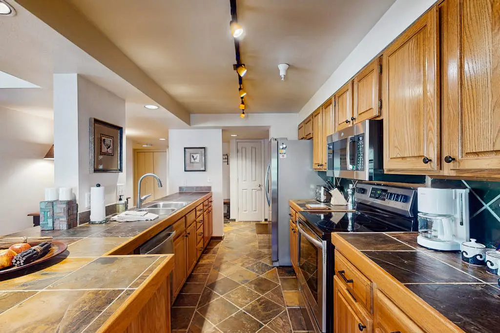 Torian Plum Plaza 403