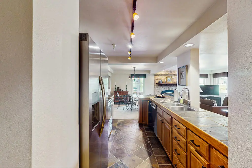 Torian Plum Plaza 403