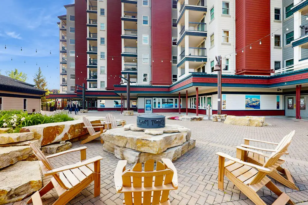 Torian Plum Plaza 403