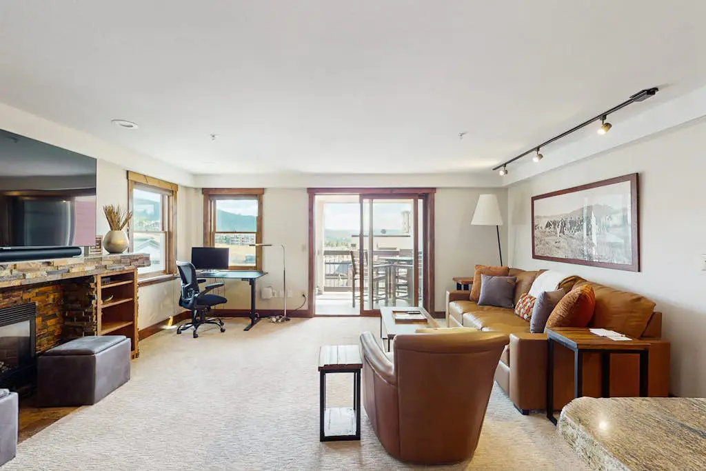 Torian Plum Plaza 305