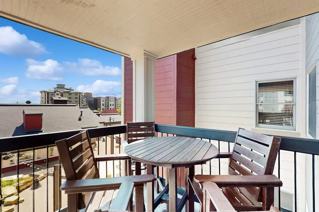 Torian Plum Plaza 305