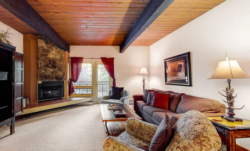 Ski-In/Ski-Out Condo w/ Gas Fireplace, Balcony & Shared Hot Tub