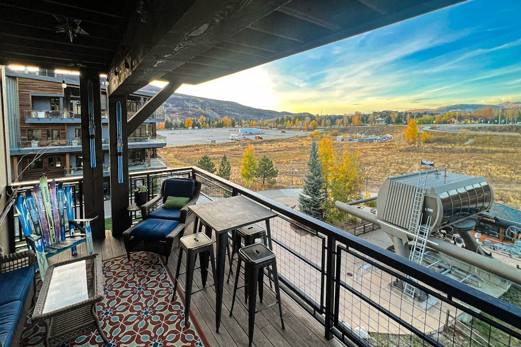 Beautiful Mountain Condo Near Ski Resort w/Shared Pool/Hot Tub, WiFi, AC, & W/D