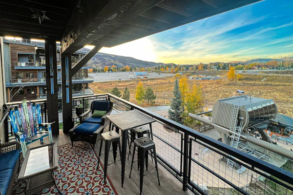Beautiful Mountain Condo Near Ski Resort w/Shared Pool/Hot Tub, WiFi, AC, & W/D