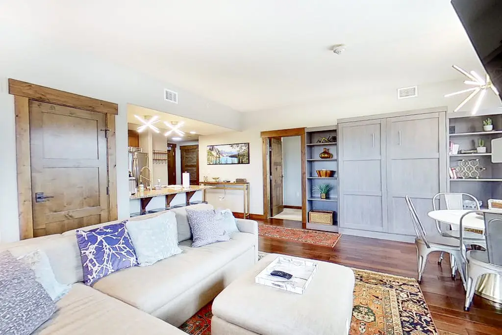 Trailhead Lodge 4114
