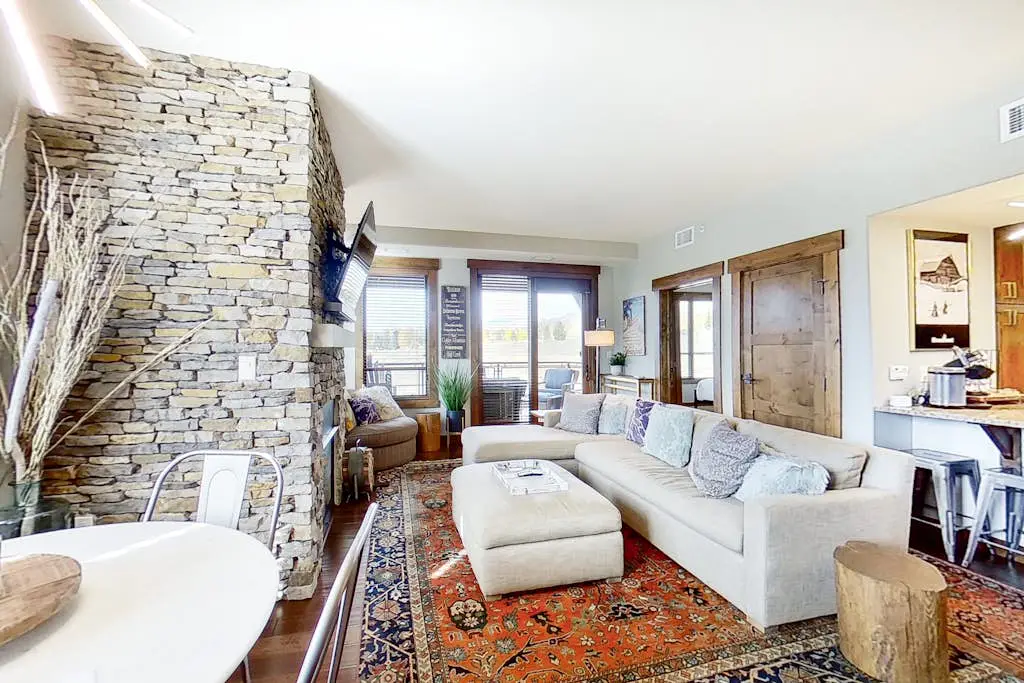 Trailhead Lodge 4114