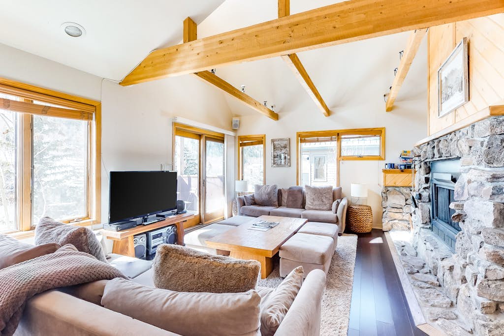 In-town condo - walk to lifts, gondola & Main Street