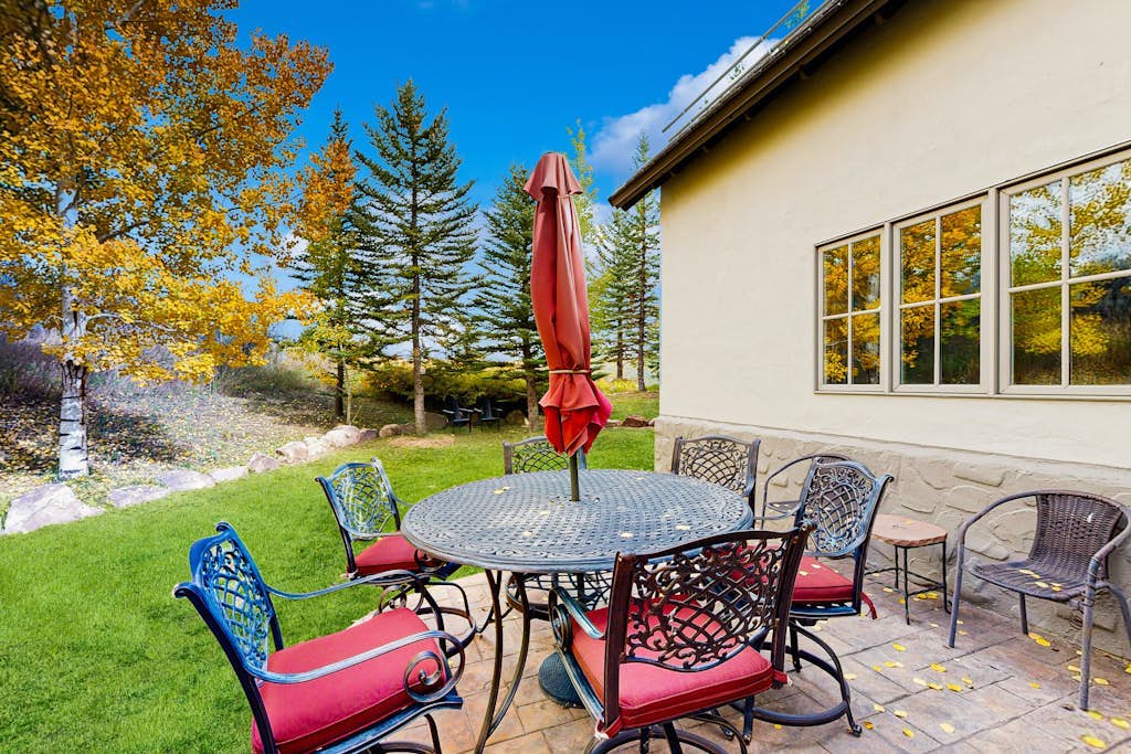 Spacious home w/ private hot tub, modern kitchen, grill & great location