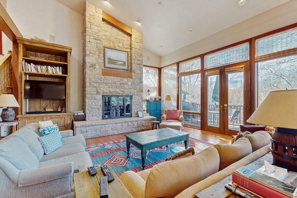 Elegant Aspen townhouse with an inviting  deck, fireplace, and washer/dryer