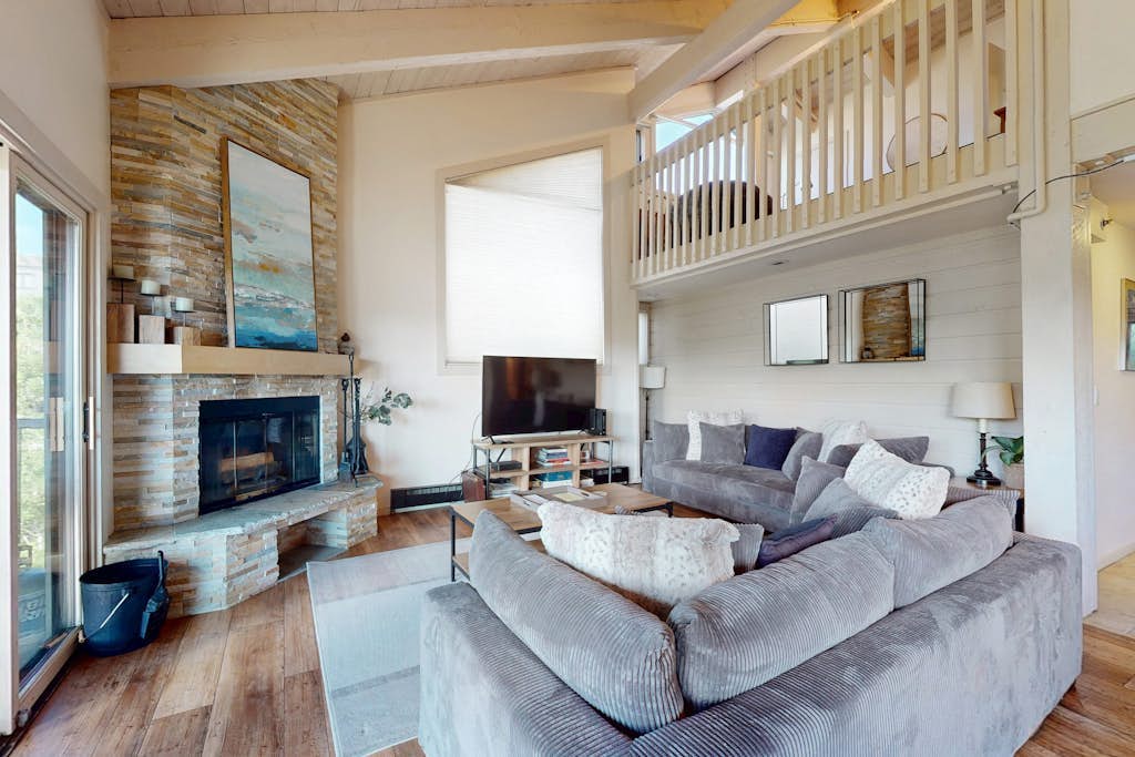 Stunning Mountain-View Snowmass Condo with Pool, Hot Tub, & Sauna Ac
