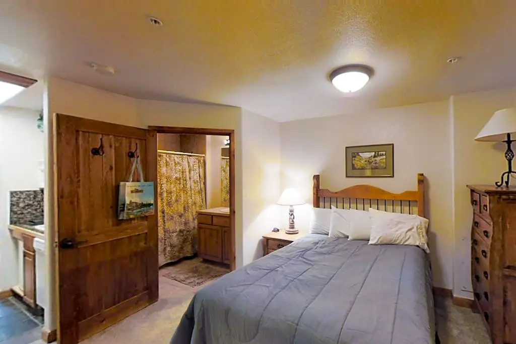 Romance at Riverbends' Snowflake Lift Studio Space with 1 and a half bathrooms