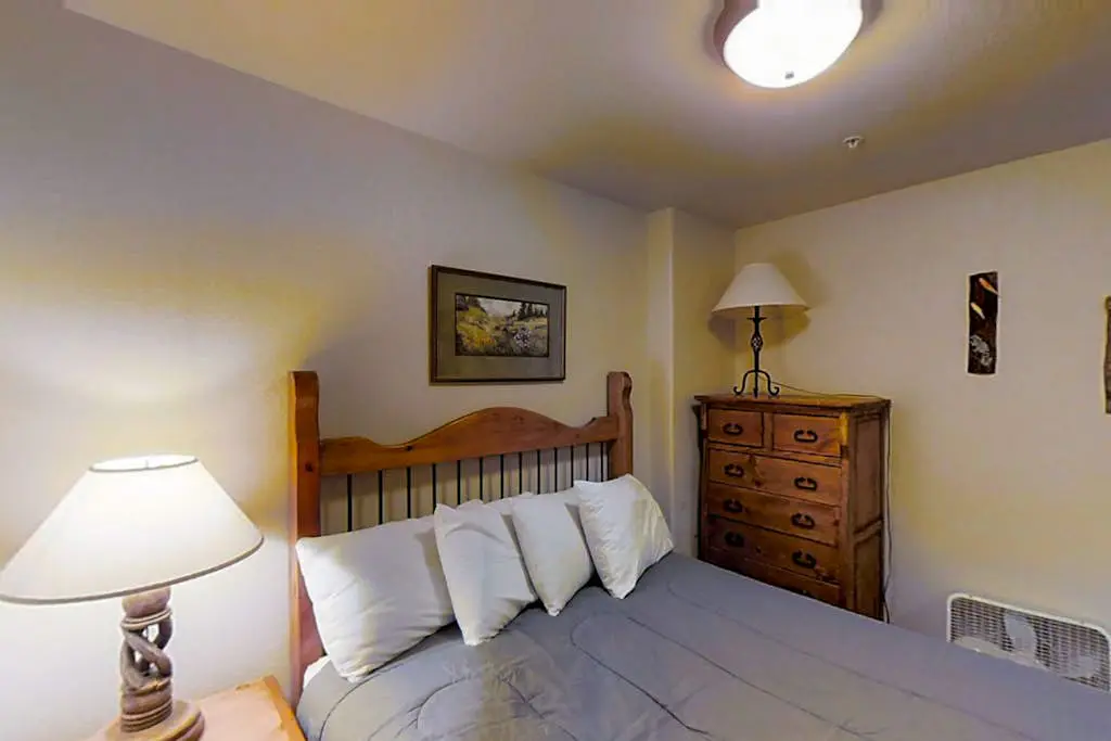 Romance at Riverbends' Snowflake Lift Studio Space with 1 and a half bathrooms