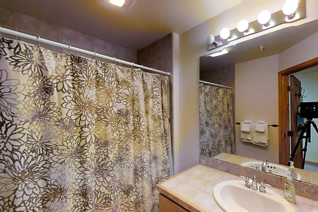 Romance at Riverbends' Snowflake Lift Studio Space with 1 and a half bathrooms