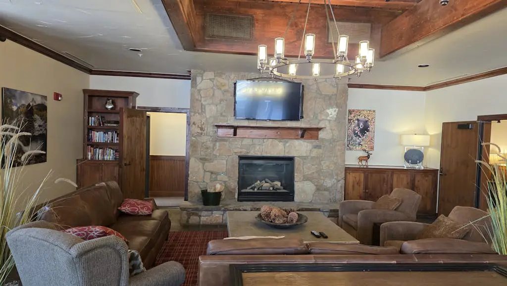 Romance at Riverbends' Snowflake Lift Studio Space with 1 and a half bathrooms