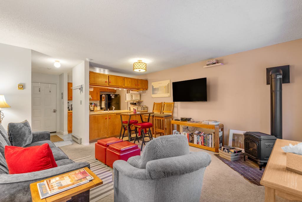Ski-In/Ski-Out from this Cozy, Family-Friendly Mountain Condo - Walk to Town