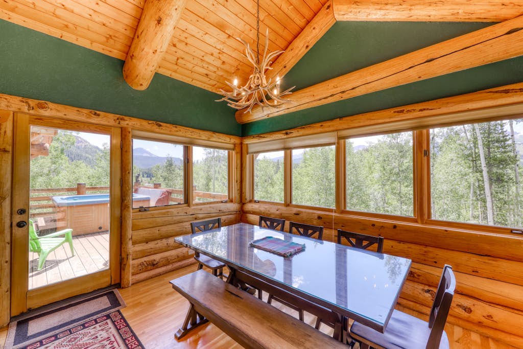 Mountain view cabin with hot tub, pool table, gas fireplace - near town