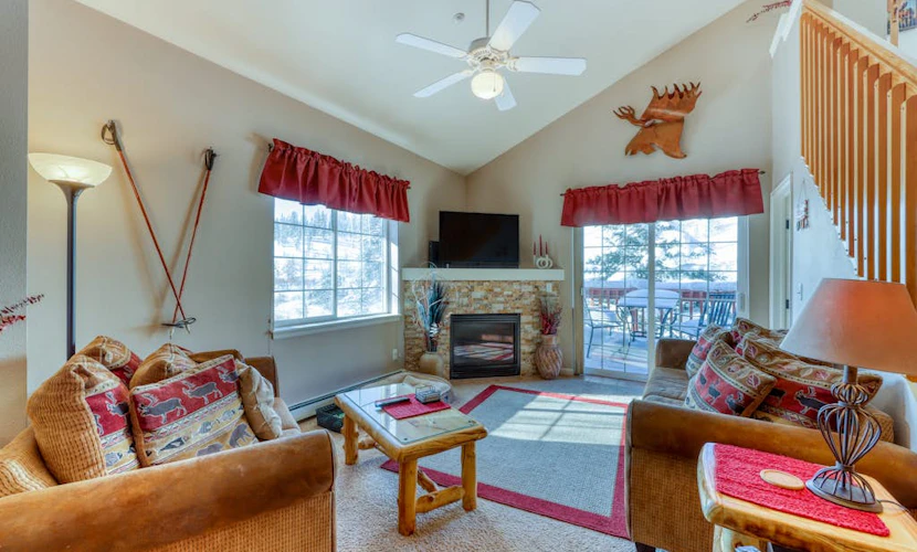 Spacious and family-friendly home w/ loft, gas grill, balcony & shared hot tub