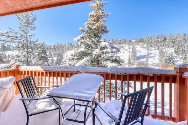 Spacious and family-friendly home w/ loft, gas grill, balcony & shared hot tub