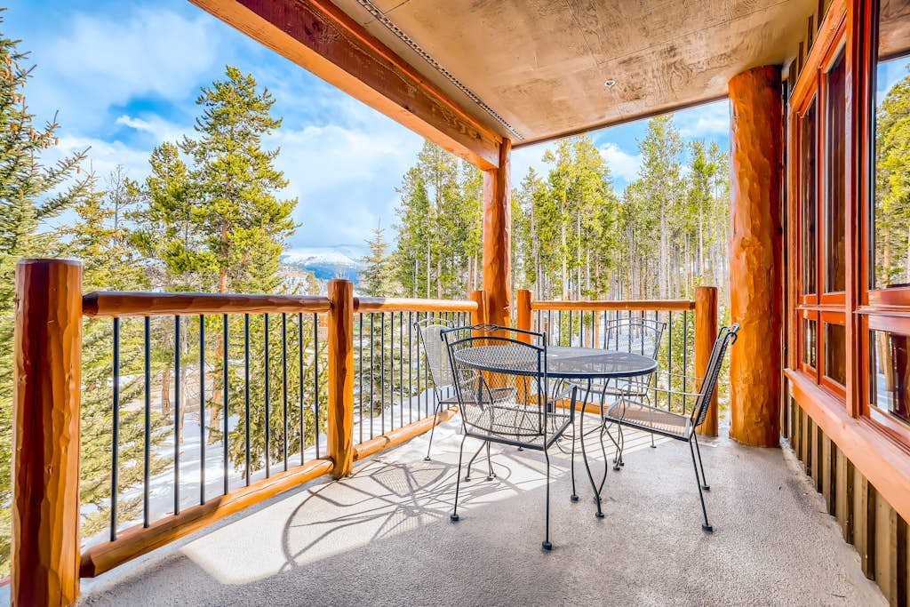 Ski-in/out retreat with large balcony, pool, hot tub, gym & game room
