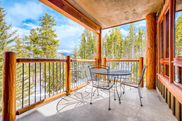 Ski-in/out retreat with large balcony, pool, hot tub, gym & game room