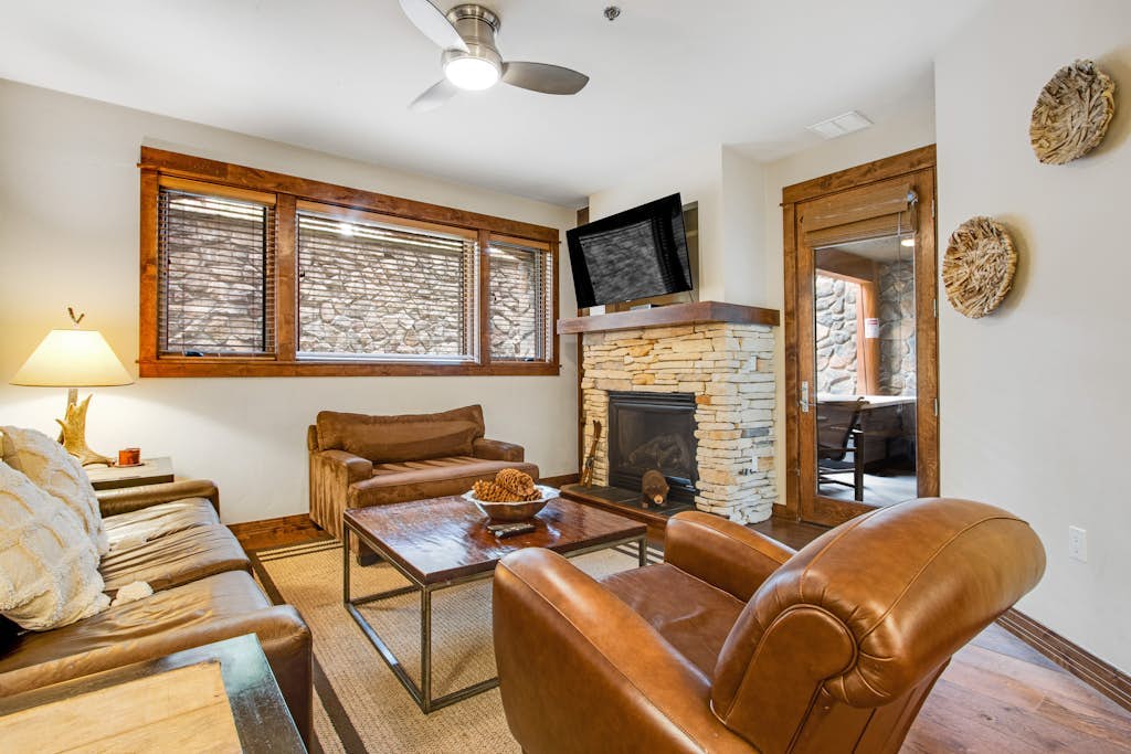Lovely Breckenridge condo with fireplace & resort amenities