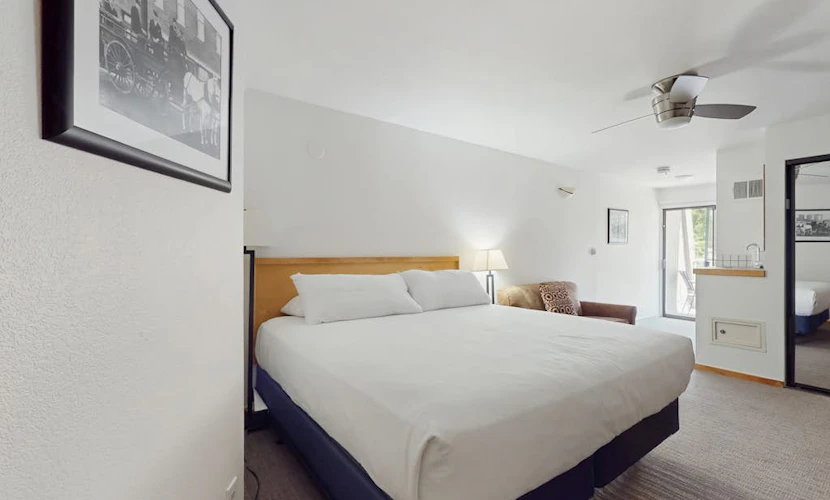 Main St. gem - pool & hot tub - walk to lifts, dog-friendly, private balcony