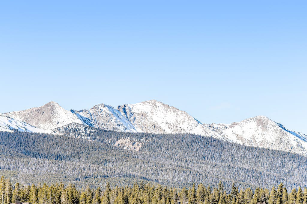 Centrally located condo with mountain view, hot tubs & pool - walk to lifts