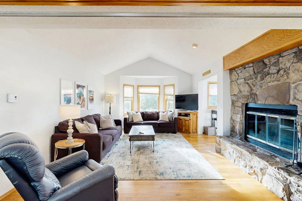 Updated Three-Story Home with Fast WiFi, Fireplace, & Ski Resort Views