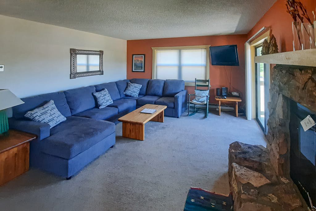 Mountain view condo with WiFi & fireplace, walk to Crested Butte Mountain Resort